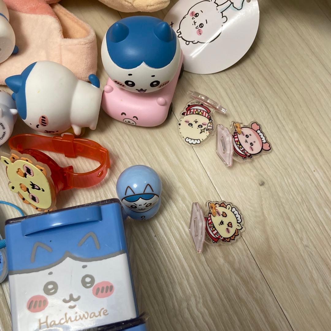 ちいかわ　ぬいぐるみ　カード　シール　ガチャ　フィギュア　マスコット
