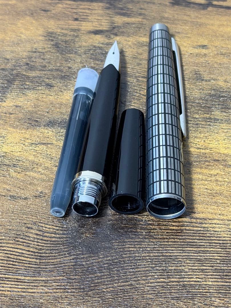 新品未使用　1975年製　蝕刻　エリート　18金　万年筆　パイロット　細字