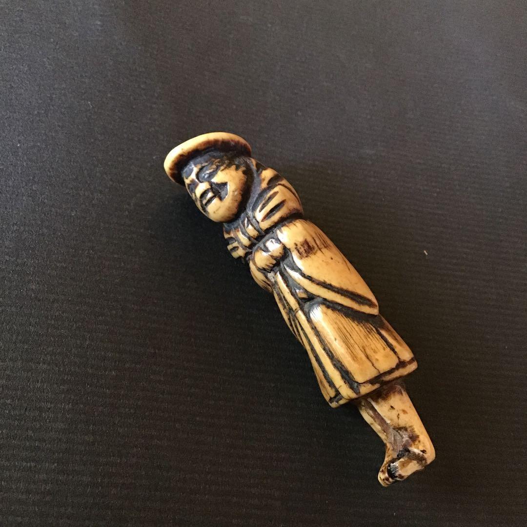 根付「行商人」江戸時代保証　材質(本州鹿) N箱