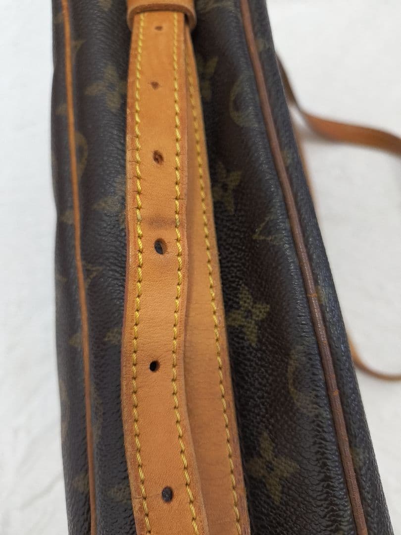 LOUIS VUITTON ショルダーバッグ