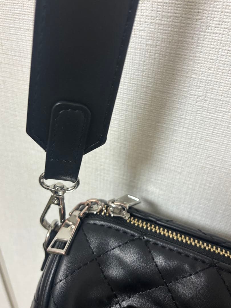 pium ハートポーチ付きキルティングボストンバッグ ブラック