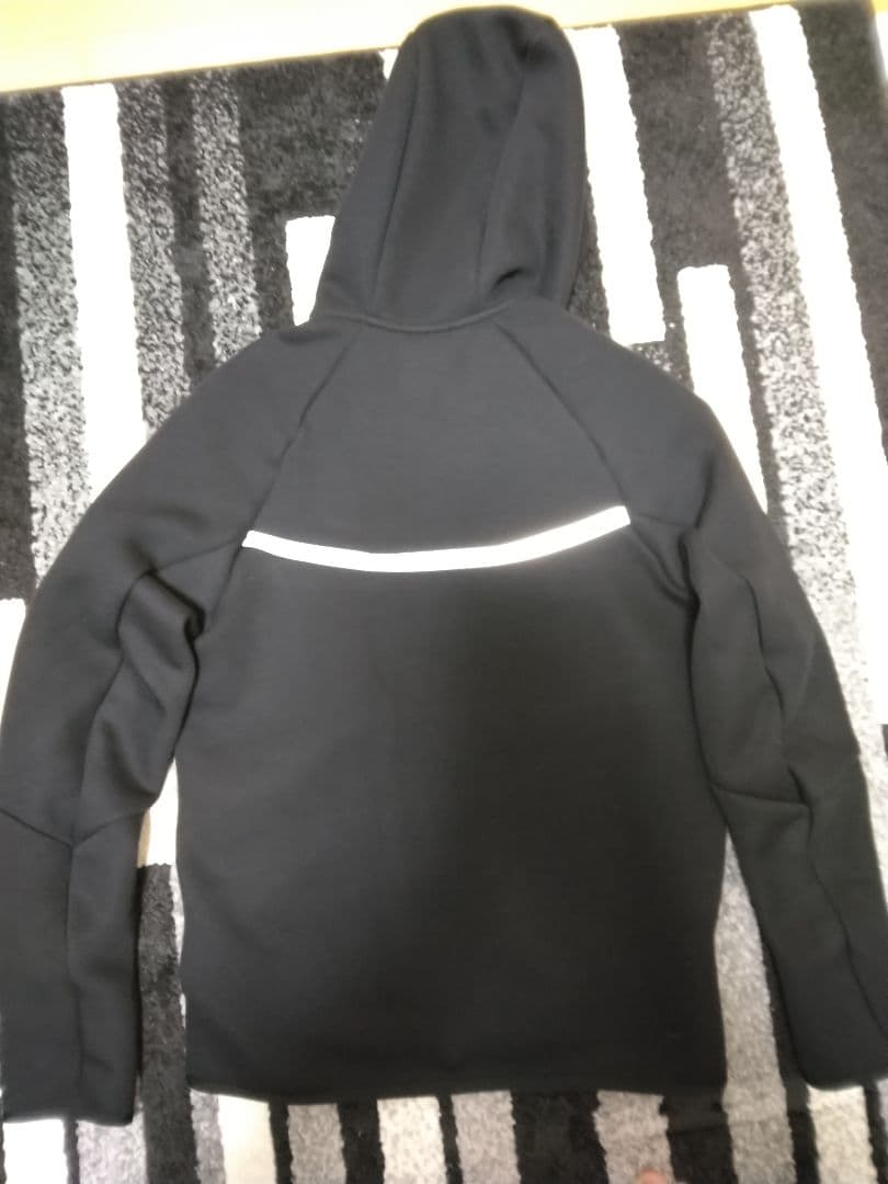 Nike テックフリースリフレクティブ