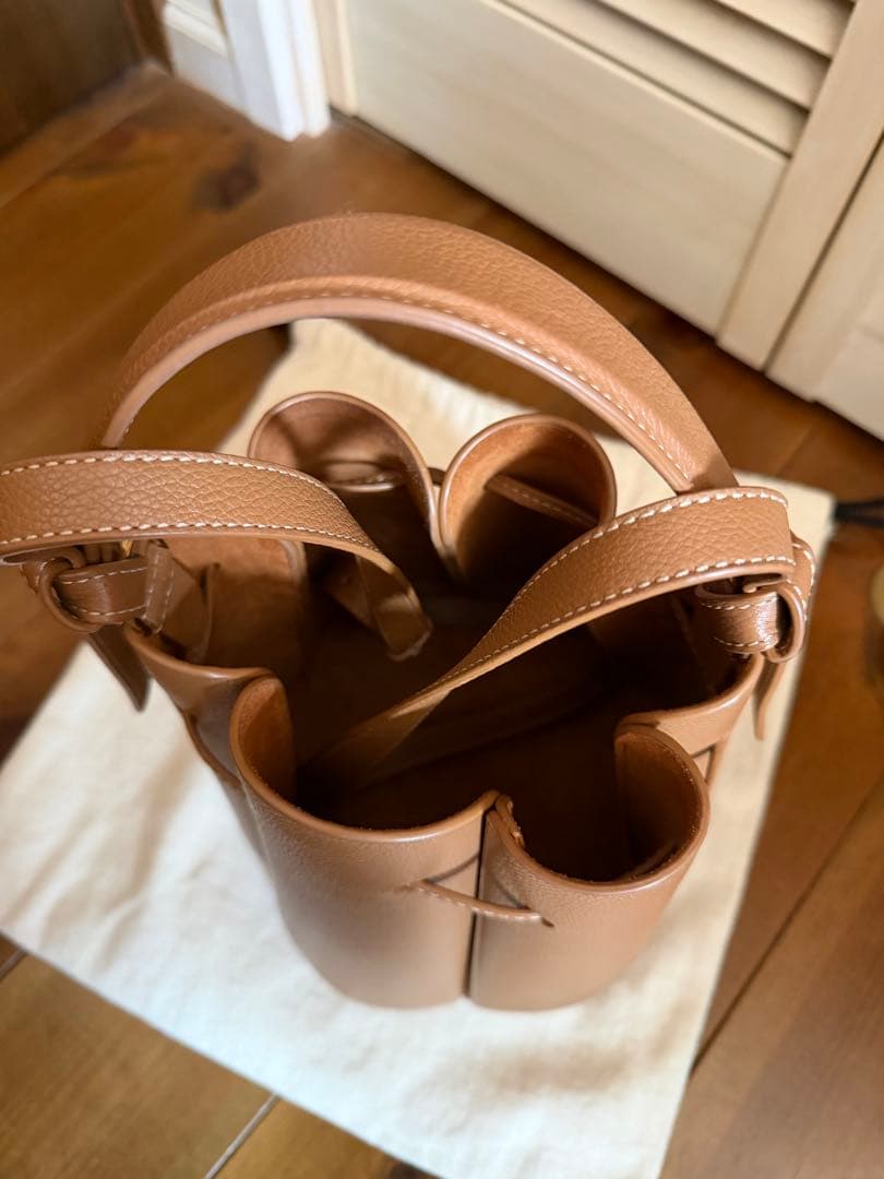 POLÈNE Numéro Huit カヌレバッグ キャメル辺見えみりconte