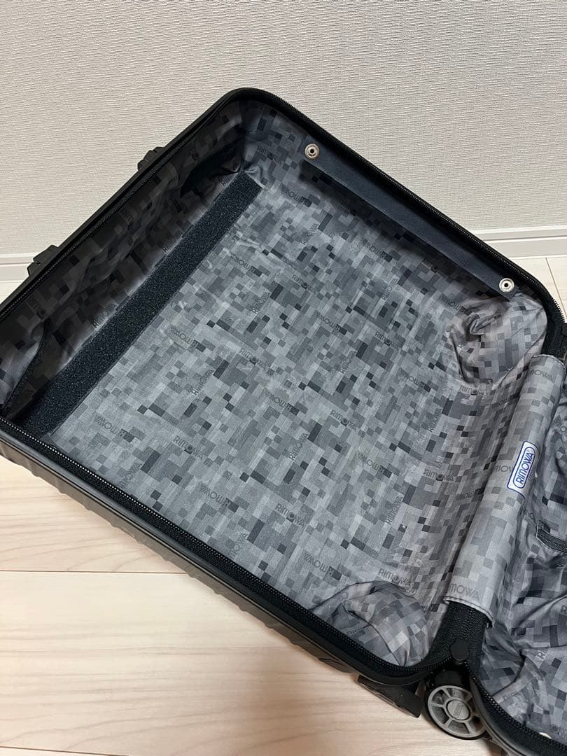 REMOWA（リモワ サルサ）　27L　キャリーケース　４輪