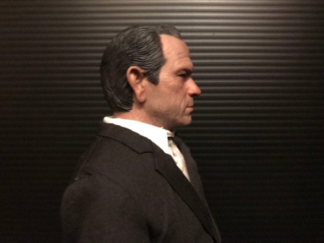 エンターベイ M.I.B3 トミー・リー・ジョーンズ 1/6 フィギュア