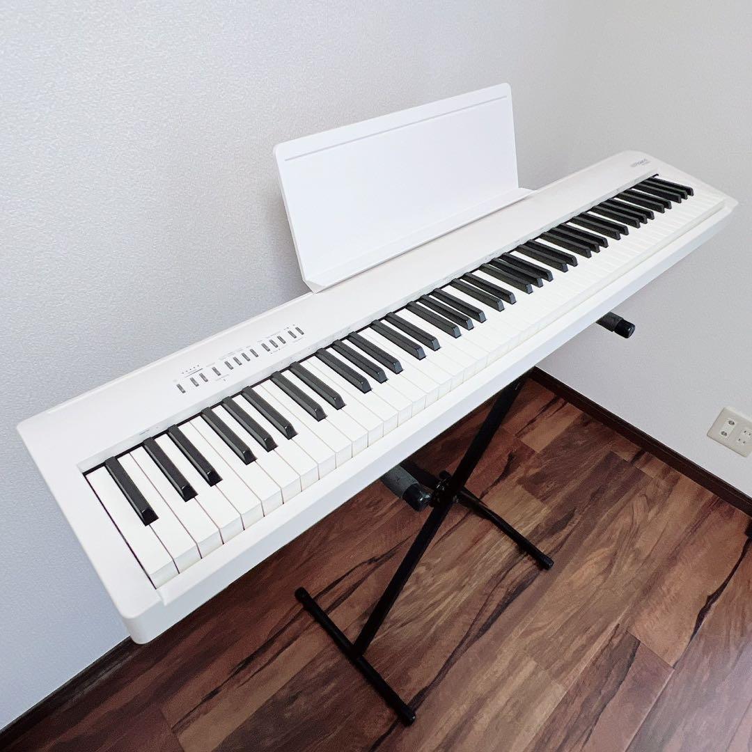 2023年製 Roland FP-30X 電子ピアノホワイトスタンドペダル 楽譜