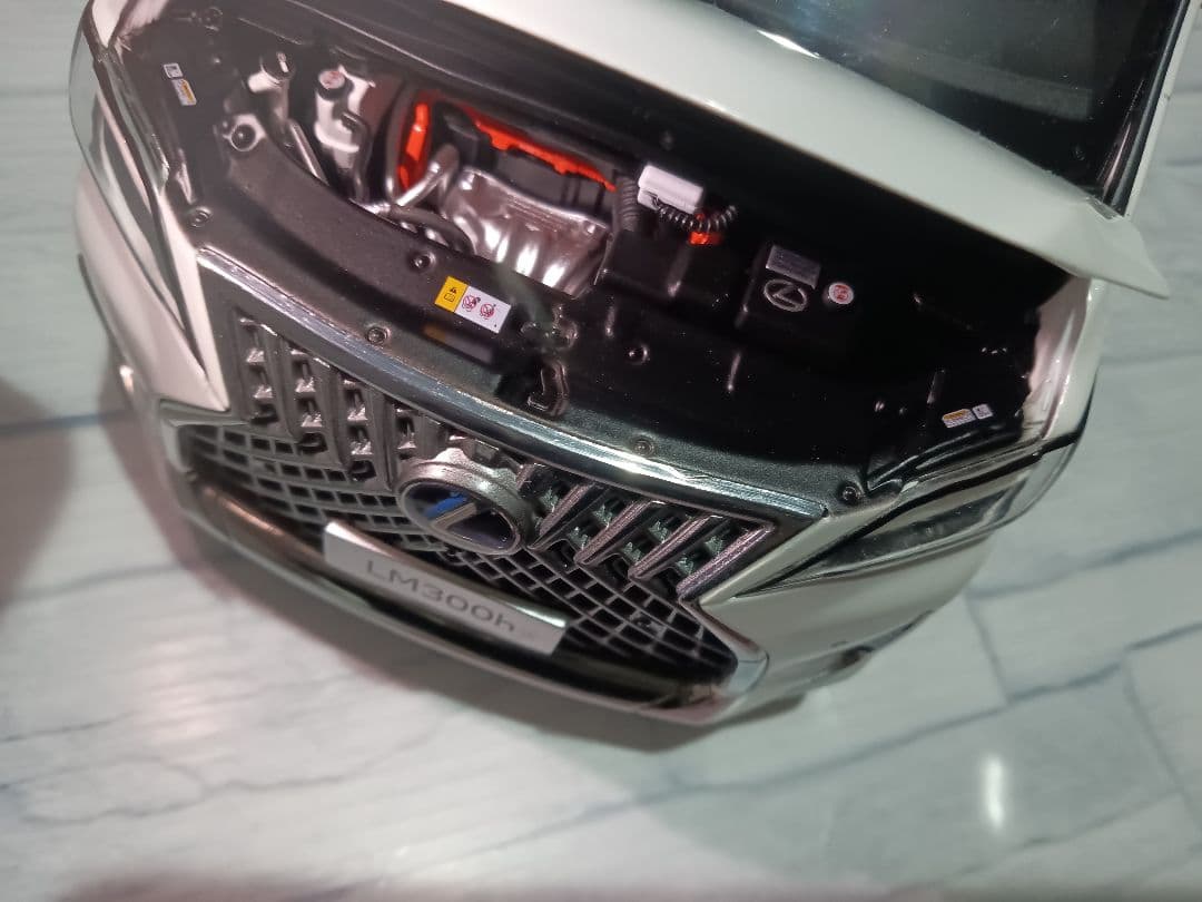 1/18 京商　ディーラー品　レクサス　LM300h ミニカー　ホワイト