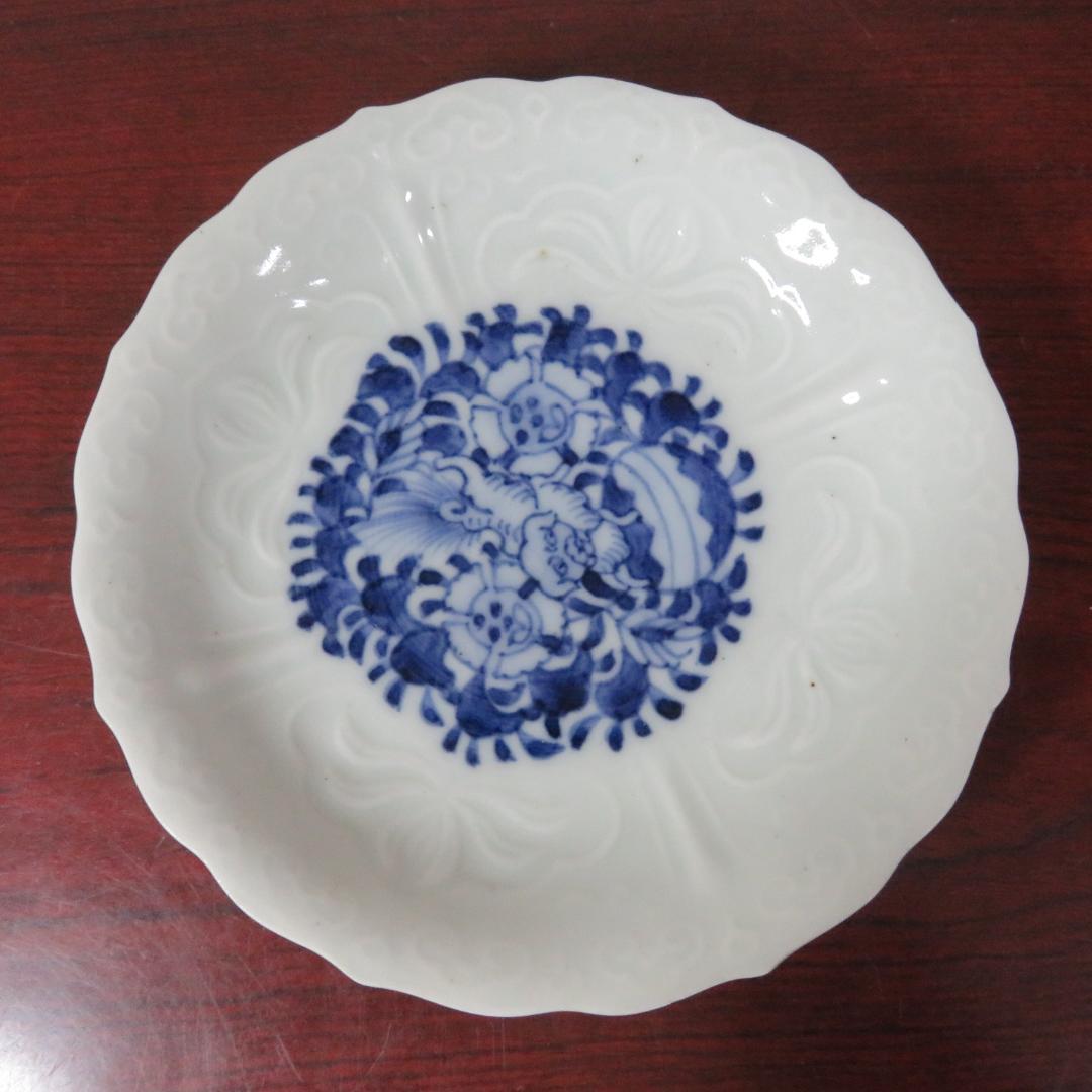 中皿 2枚 染付 白磁 古染付 獅子 花弁縁 銘 窯傷