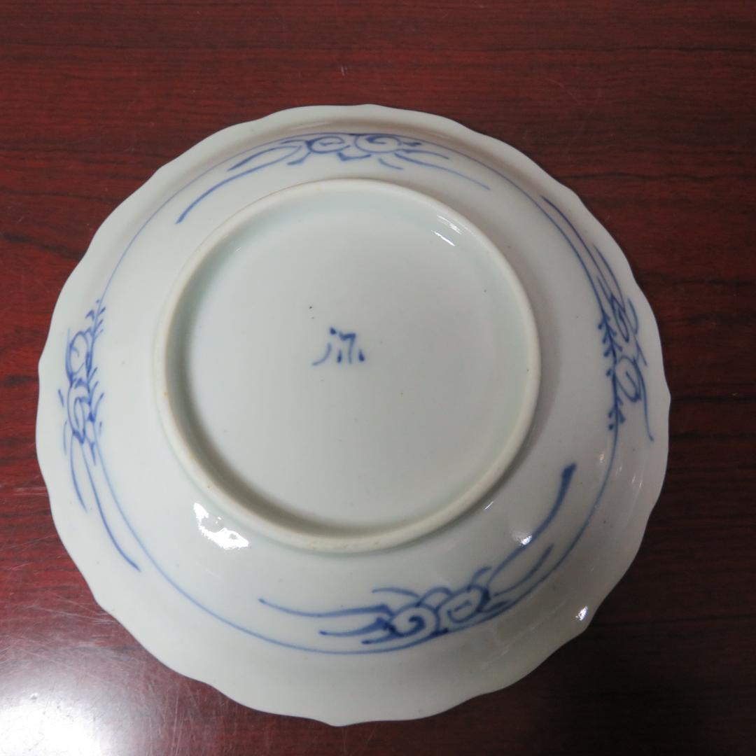 中皿 2枚 染付 白磁 古染付 獅子 花弁縁 銘 窯傷