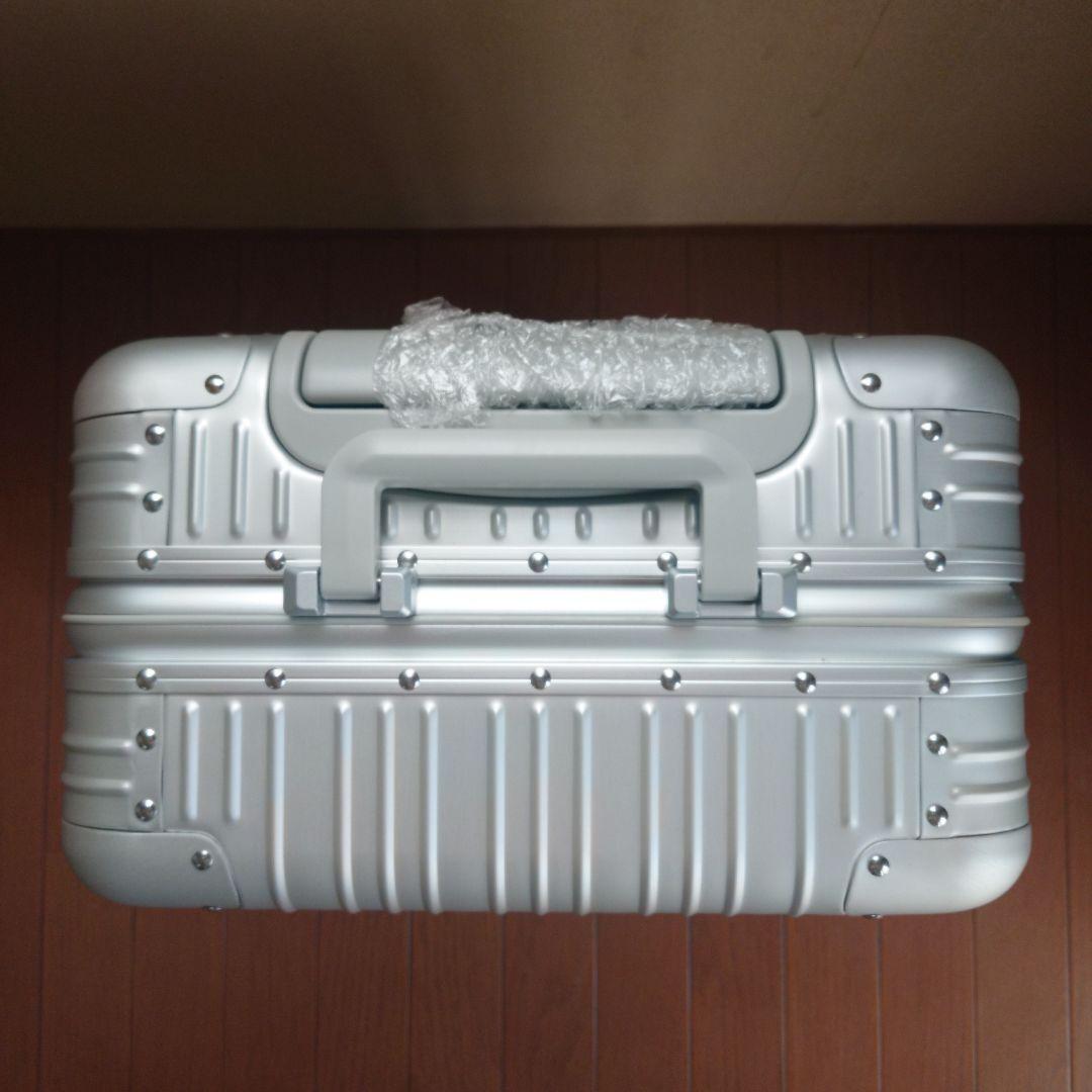 【新品未使用】メルセデスベンツ アルミスーツケース キャリーケース 32L