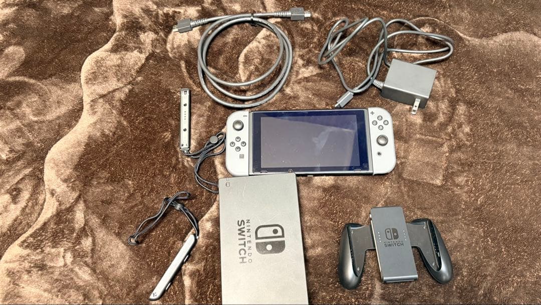 s*n様 Nintendo Switch グレー 本体 （中古品）