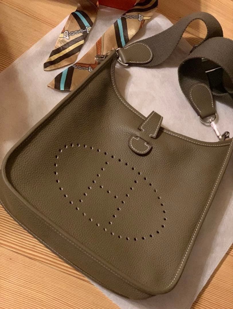 Hロゴ Hパンチング ショルダーバッグ ショルダーストラップ2本付き 最高級革