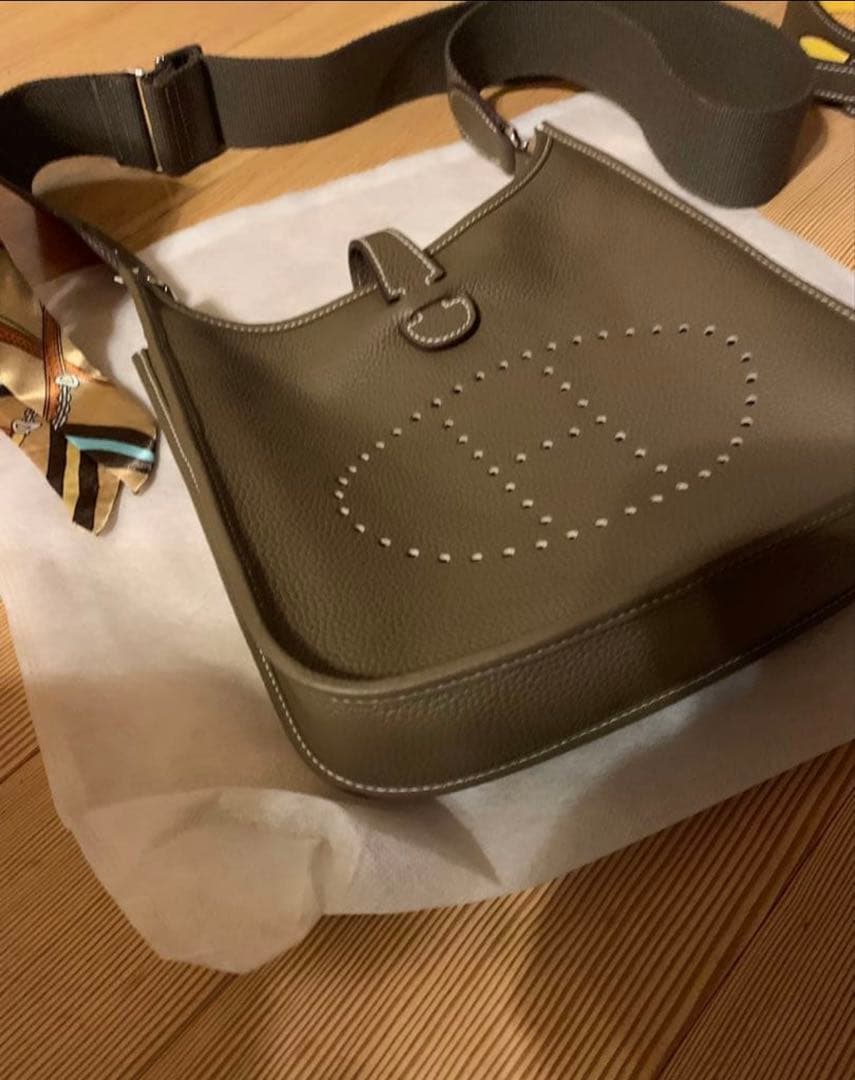 Hロゴ Hパンチング ショルダーバッグ ショルダーストラップ2本付き 最高級革