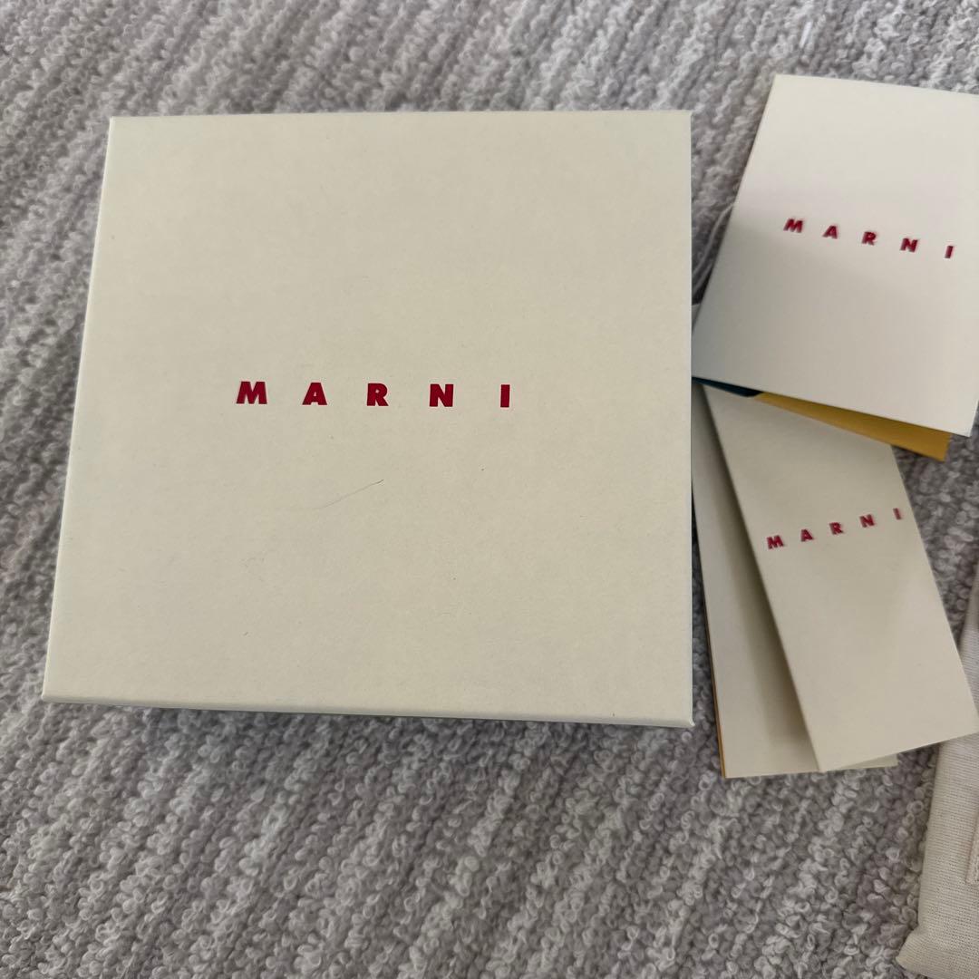 お値下げ中！未使用品　マルニ　MARNI ブラック 三つ折り財布