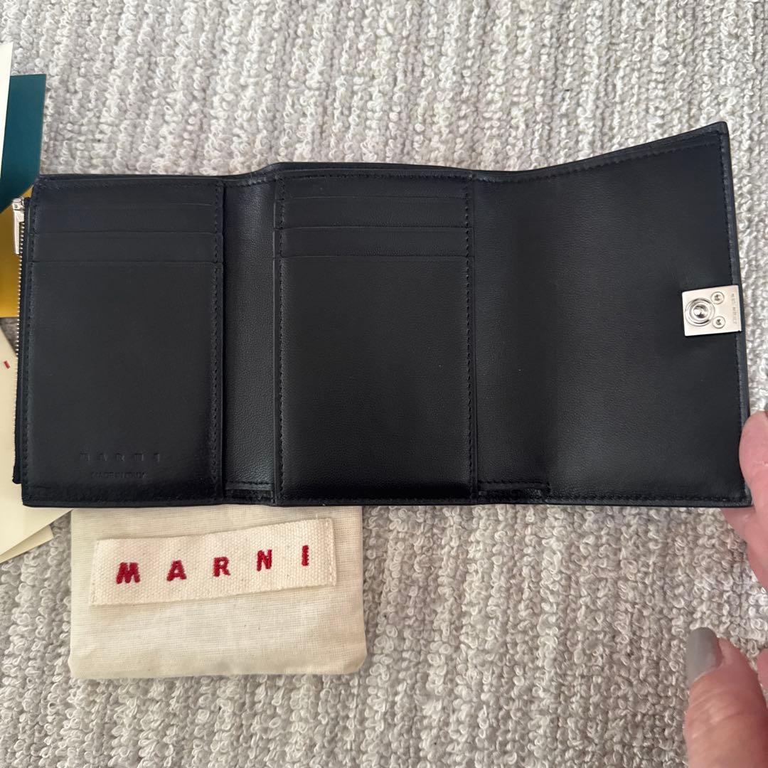 お値下げ中！未使用品　マルニ　MARNI ブラック 三つ折り財布