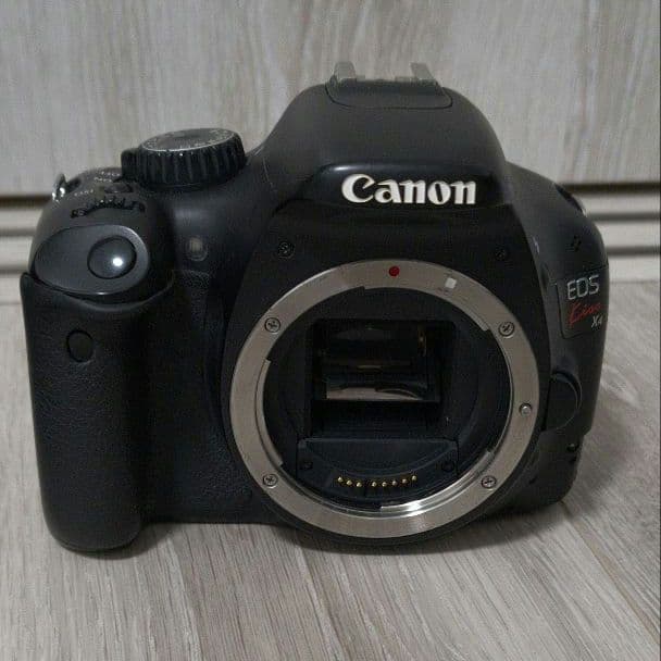 EOS KISS X4 本体　標準レンズ、ズームレンズセット