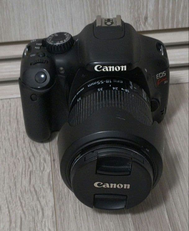 EOS KISS X4 本体　標準レンズ、ズームレンズセット