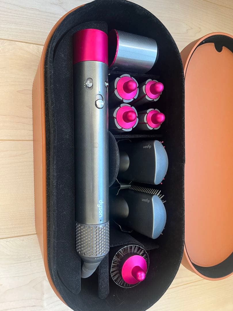 ダイソン　ドライヤー　ヘアスタイラー