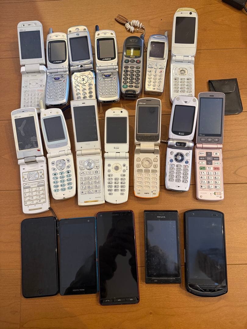 ガラケー　ジャンク品　19台　まとめ売り