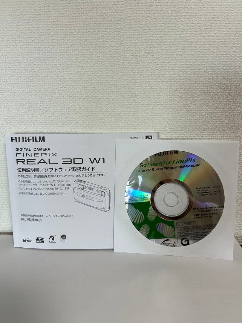 【Sanrio サンリオ　ハローキティ】　３Ｄデジタルカメラ　50周年記念品