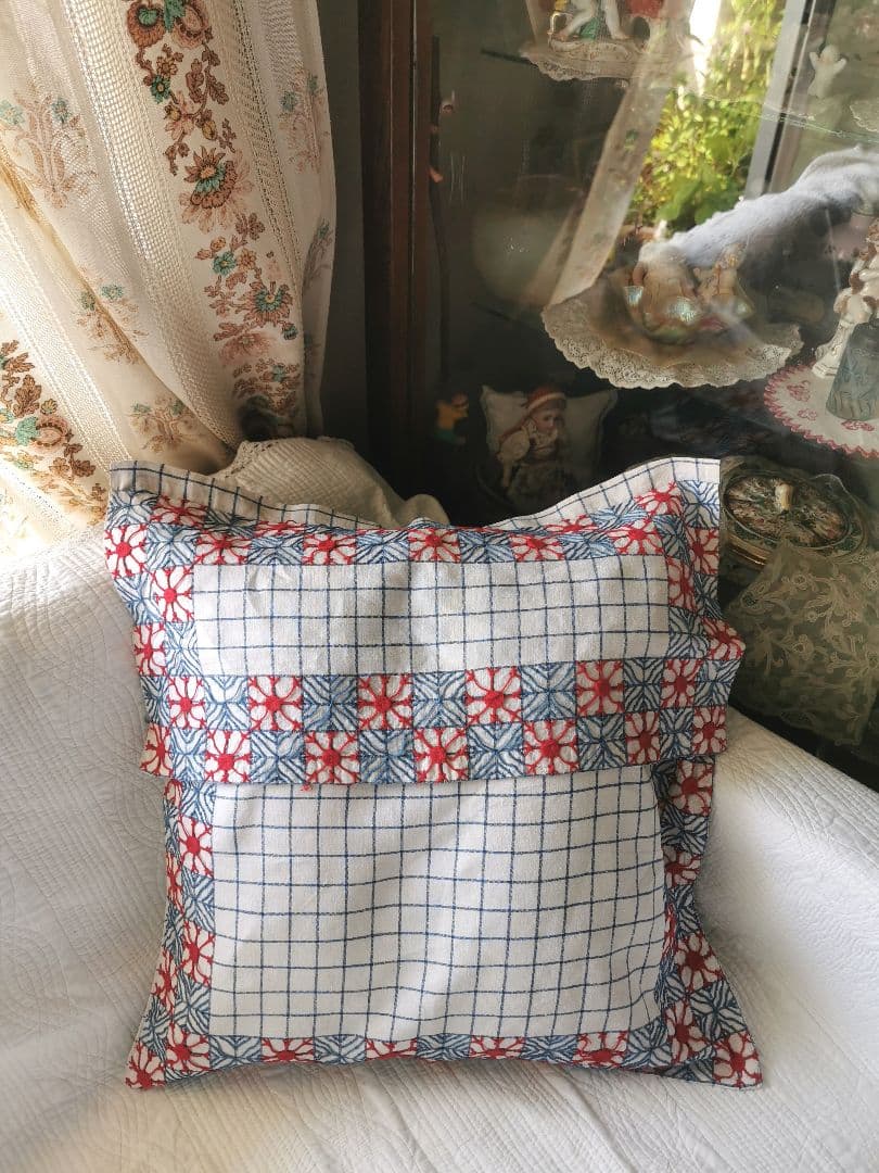 アンティークフランス 赤と青の手刺繍 クッションカバー 衣装ケース タペストリー