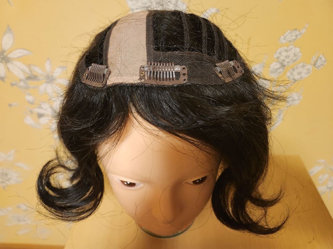 ローズ　ショートカールヘア 頭頂ウィッグ　自然色　人工皮膚付き