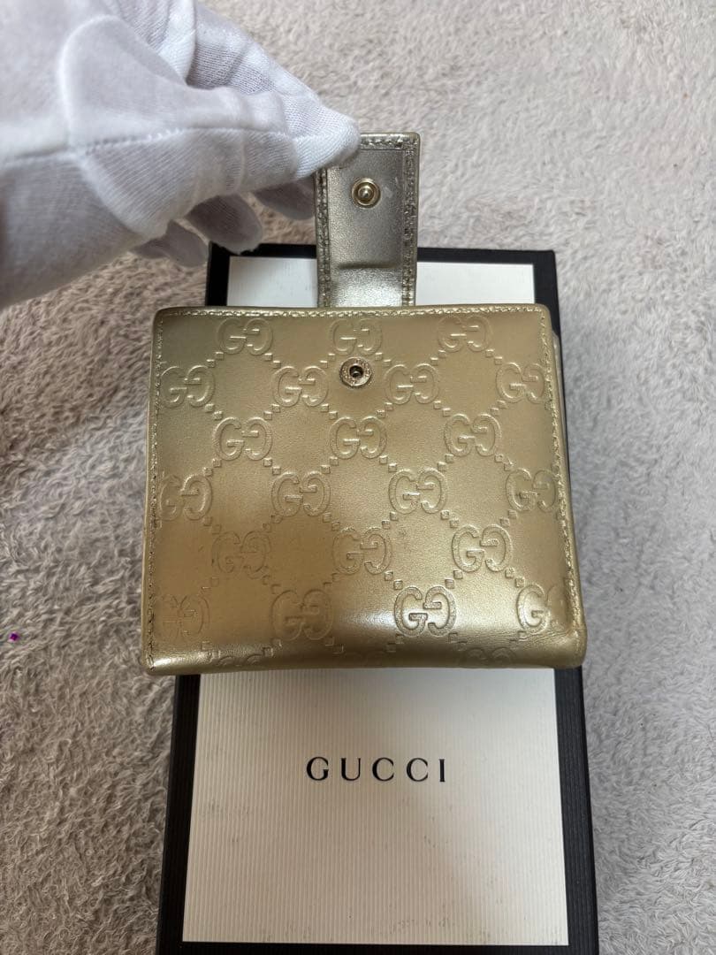 8*様 GUCCI ゴールド　二つ折り財布　グッチ　GGマーク