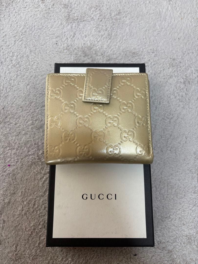 8*様 GUCCI ゴールド　二つ折り財布　グッチ　GGマーク