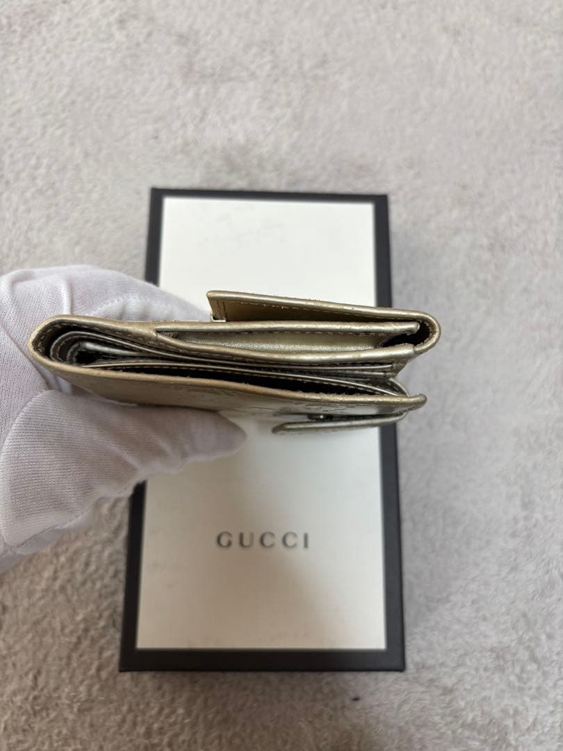 8*様 GUCCI ゴールド　二つ折り財布　グッチ　GGマーク