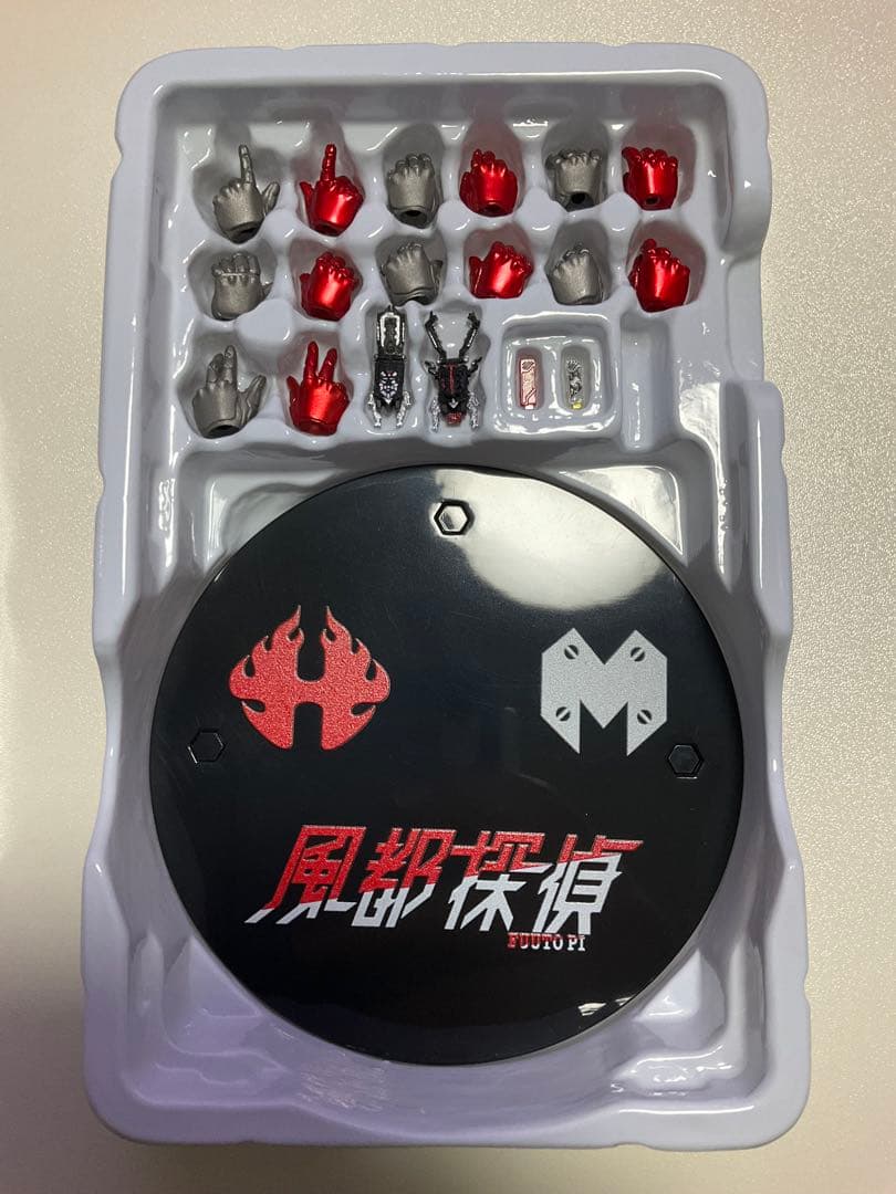 【中古品】S.H.Figuarts 真骨頂 仮面ライダーWヒートメタル 風都探偵