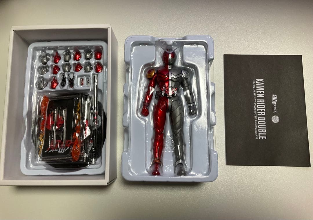 【中古品】S.H.Figuarts 真骨頂 仮面ライダーWヒートメタル 風都探偵