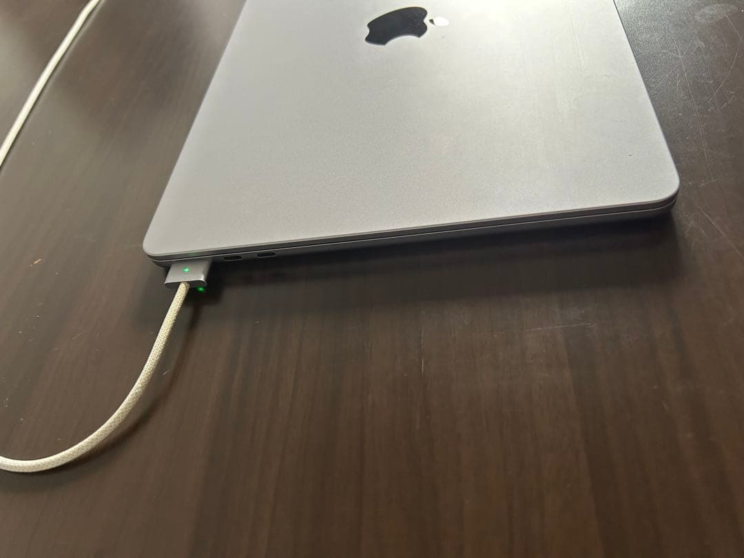Apple MacBook Air (M2, 2022) 本体＋充電器