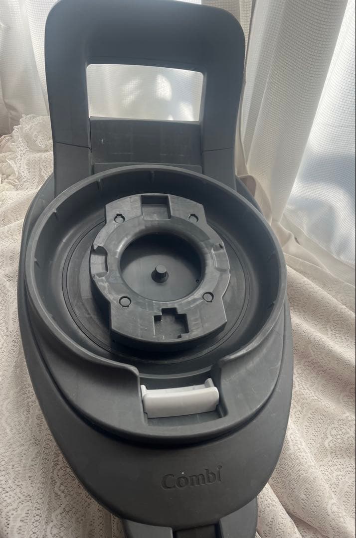 【再値引き！】combi The S ISOFIX ZB-750 エッグショック