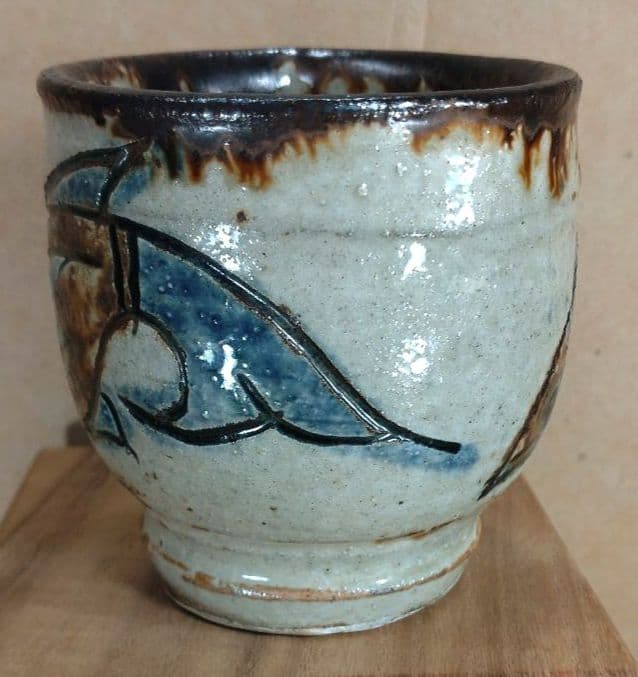 【本物保証】金城次郎 湯呑(魚紋）共箱(本人書付）栞 壷屋焼 人間国宝 美品