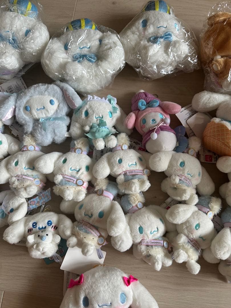 サンリオ　シナモロール　ぬいぐるみ　マスコット