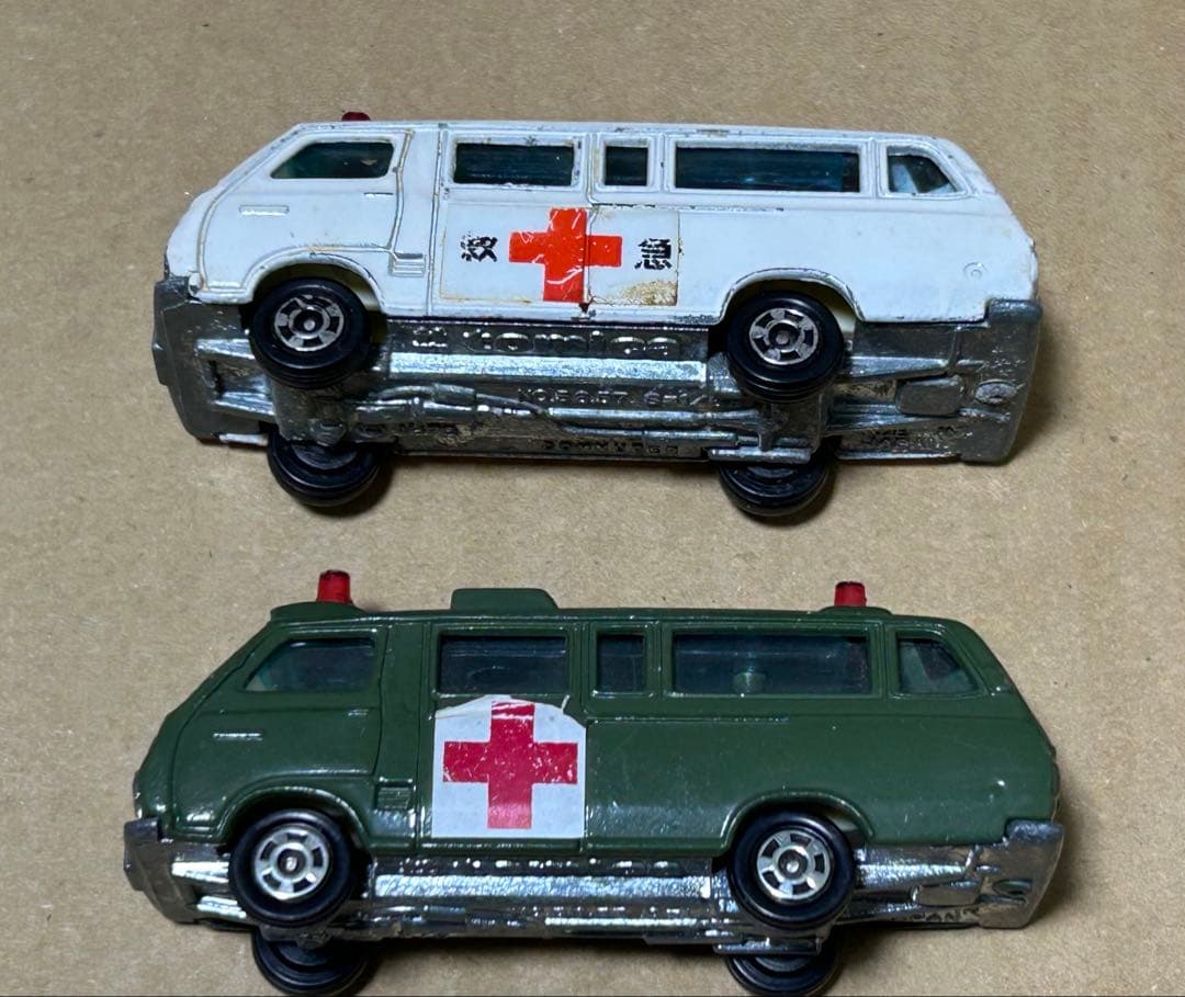 トミカ トヨタ ハイエースコミューター 2台セット