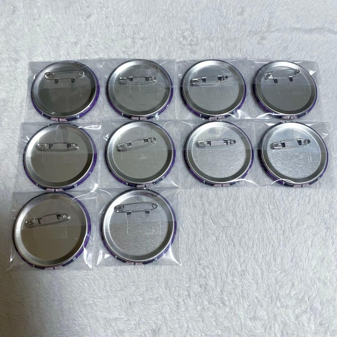 【即購入可】 クロノヴァ 缶バッジ V しの