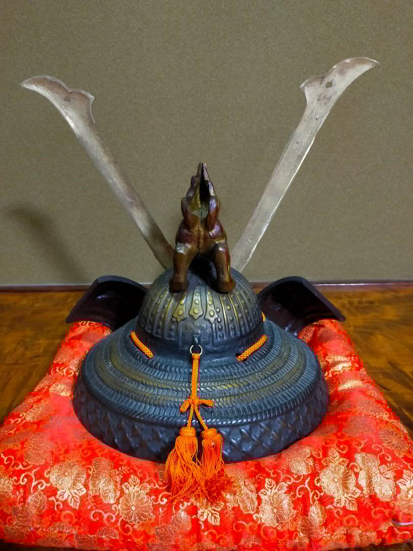 出世兜　源九郎義経　長鍬形獅子頭の兜