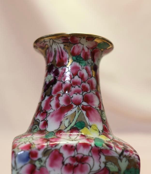 中国　民国期　粉彩角瓶1対　乾隆年製銘　送料込み0629