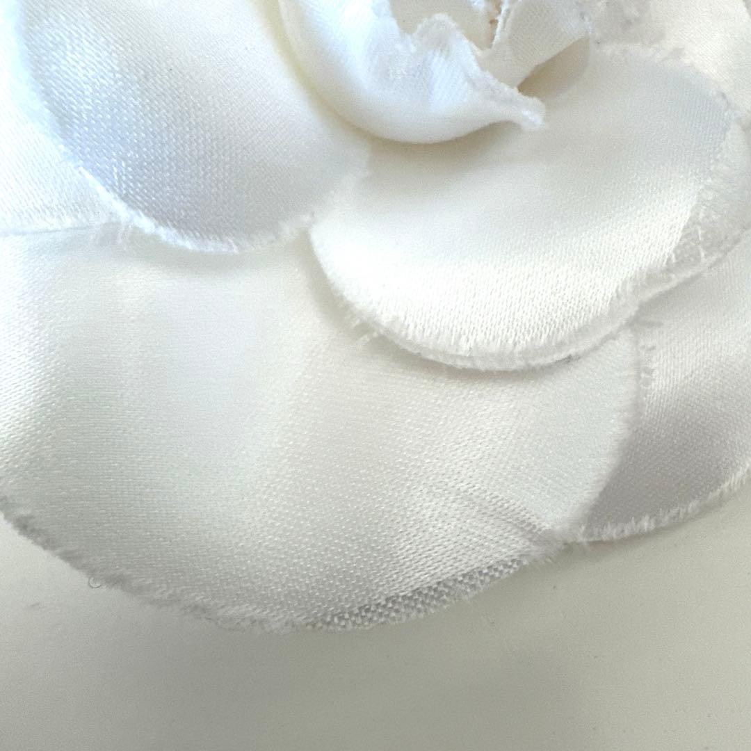 CHANEL シャネル カメリア コサージュ ブローチ　ホワイト