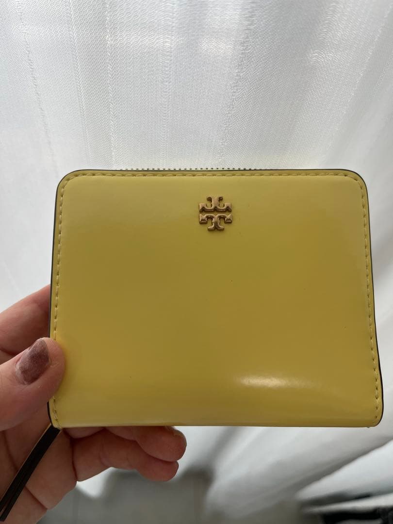最終お値下げ　半額以下　トリーバーチ　イエロー レザー 二つ折り財布 新品