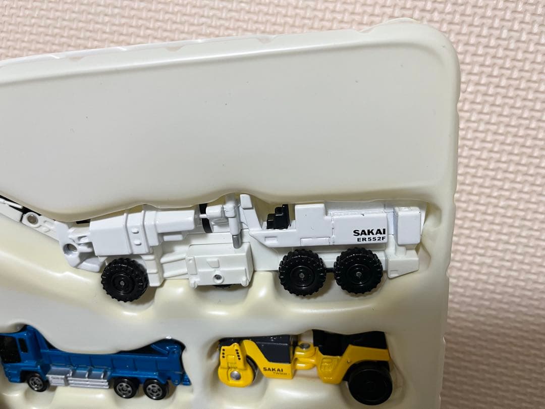 トミカ　道路工事セット　ロードカッタ　ダンプカー　振動ローラー