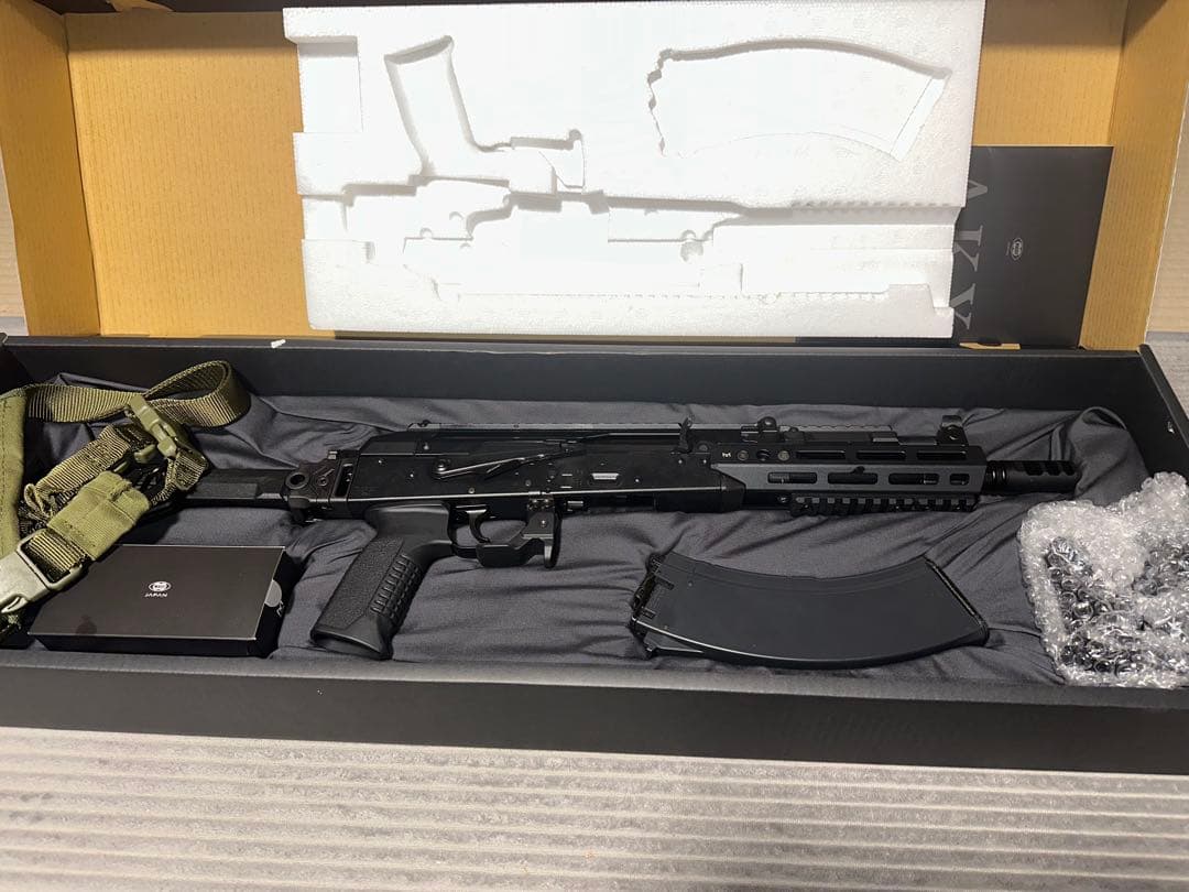 AKX 中古　フォアグリップ　一点式スリング　mlokフラッシュライト付き