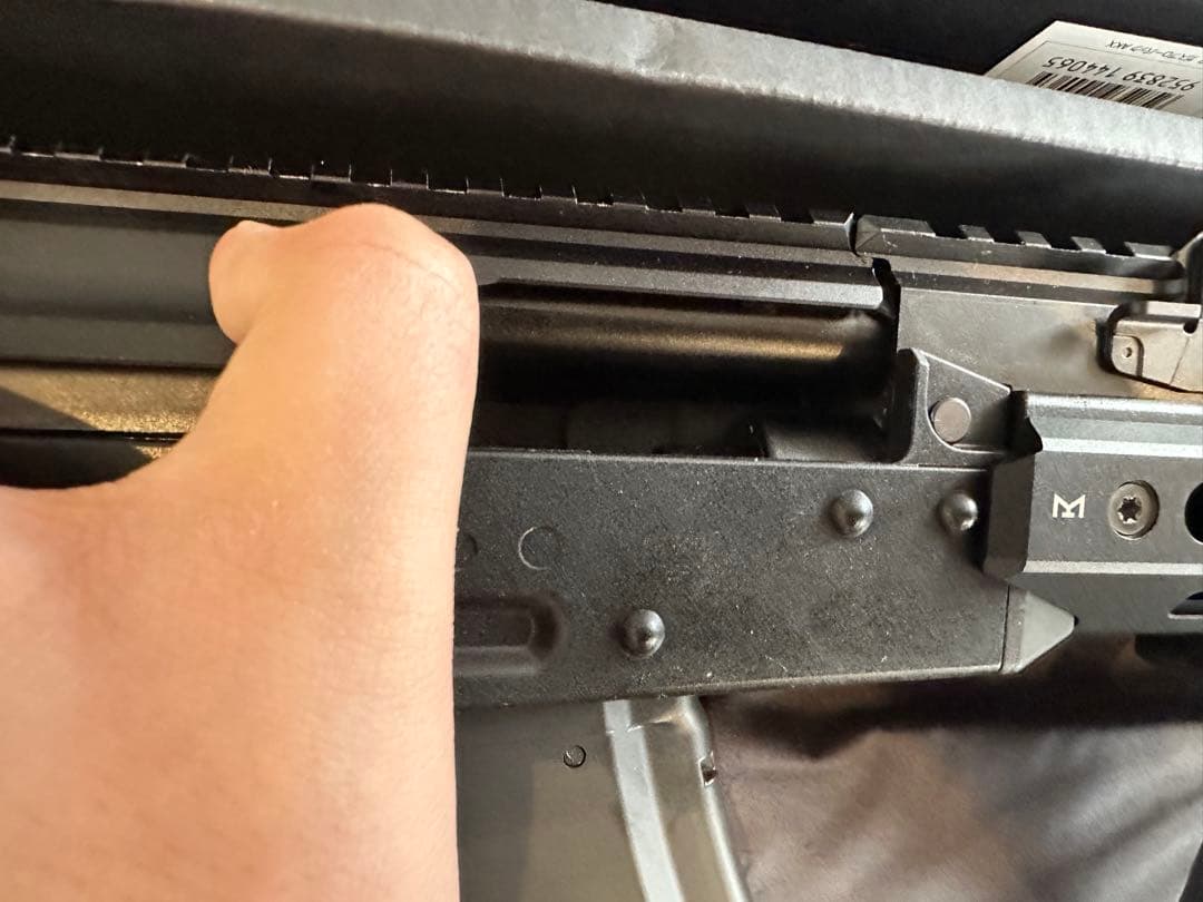 AKX 中古　フォアグリップ　一点式スリング　mlokフラッシュライト付き