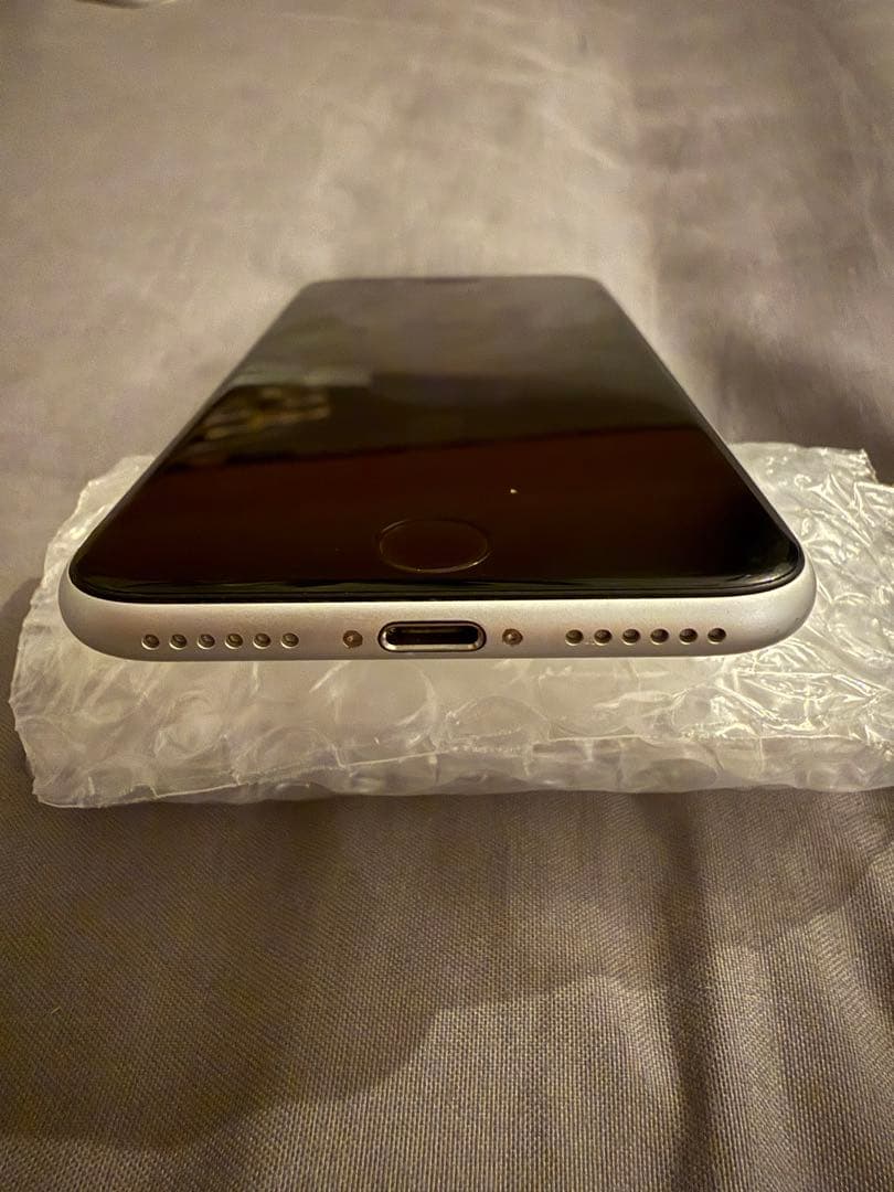 SIMフリーiPhone SE(第２世代) 64GB　ホワイト　ジャンク品