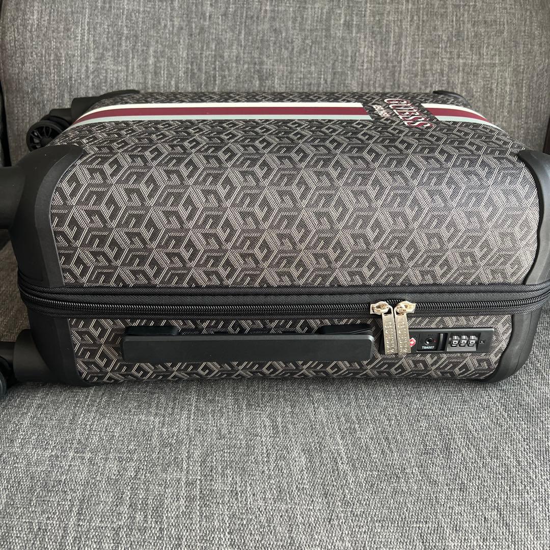 新品 GUESS-ゲス Wilder 18 in 8-Wheeler CHG