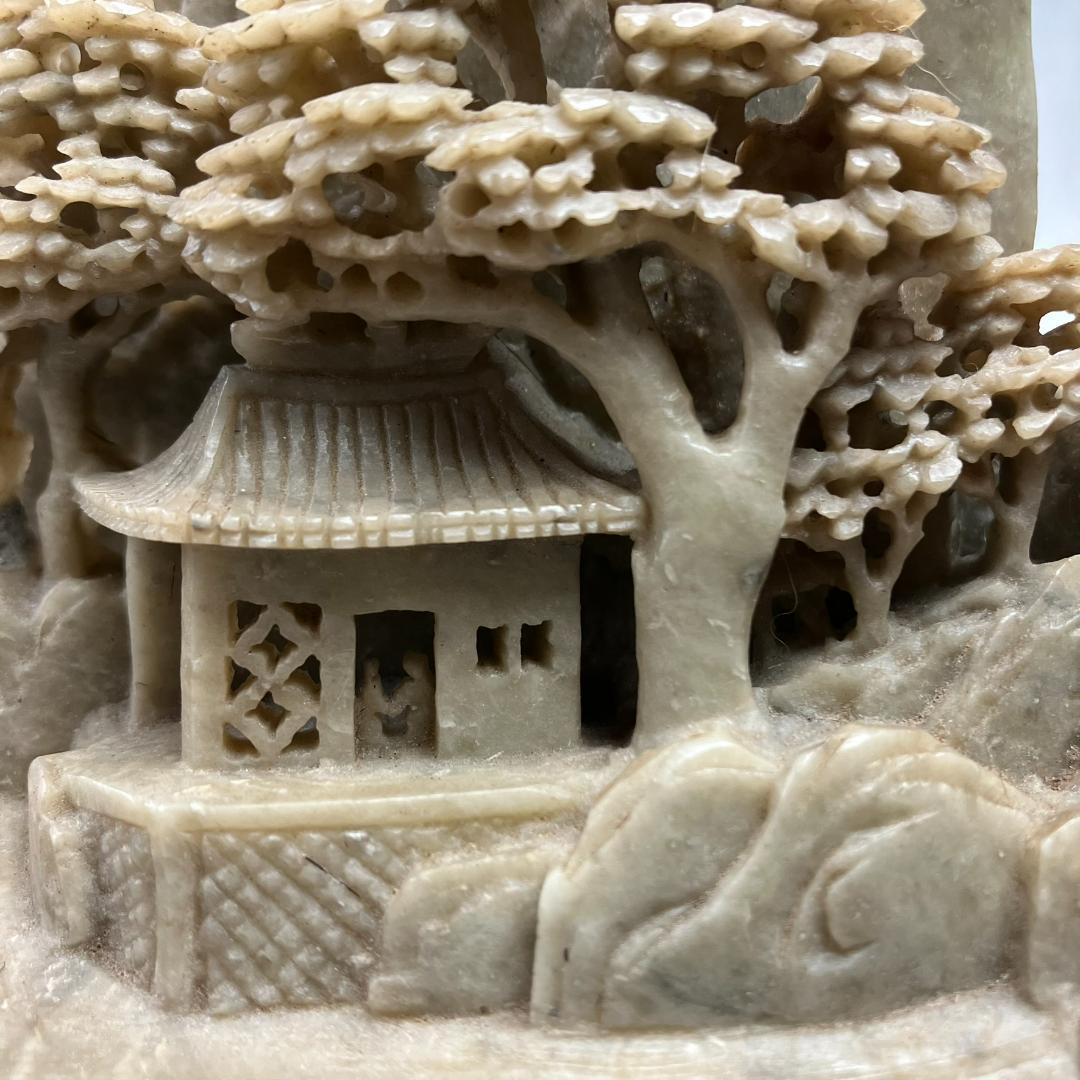 寿山石の彫刻　楼閣山水風景　ジオラマ　中国美術　天然石　水雕　ガラスケース付き