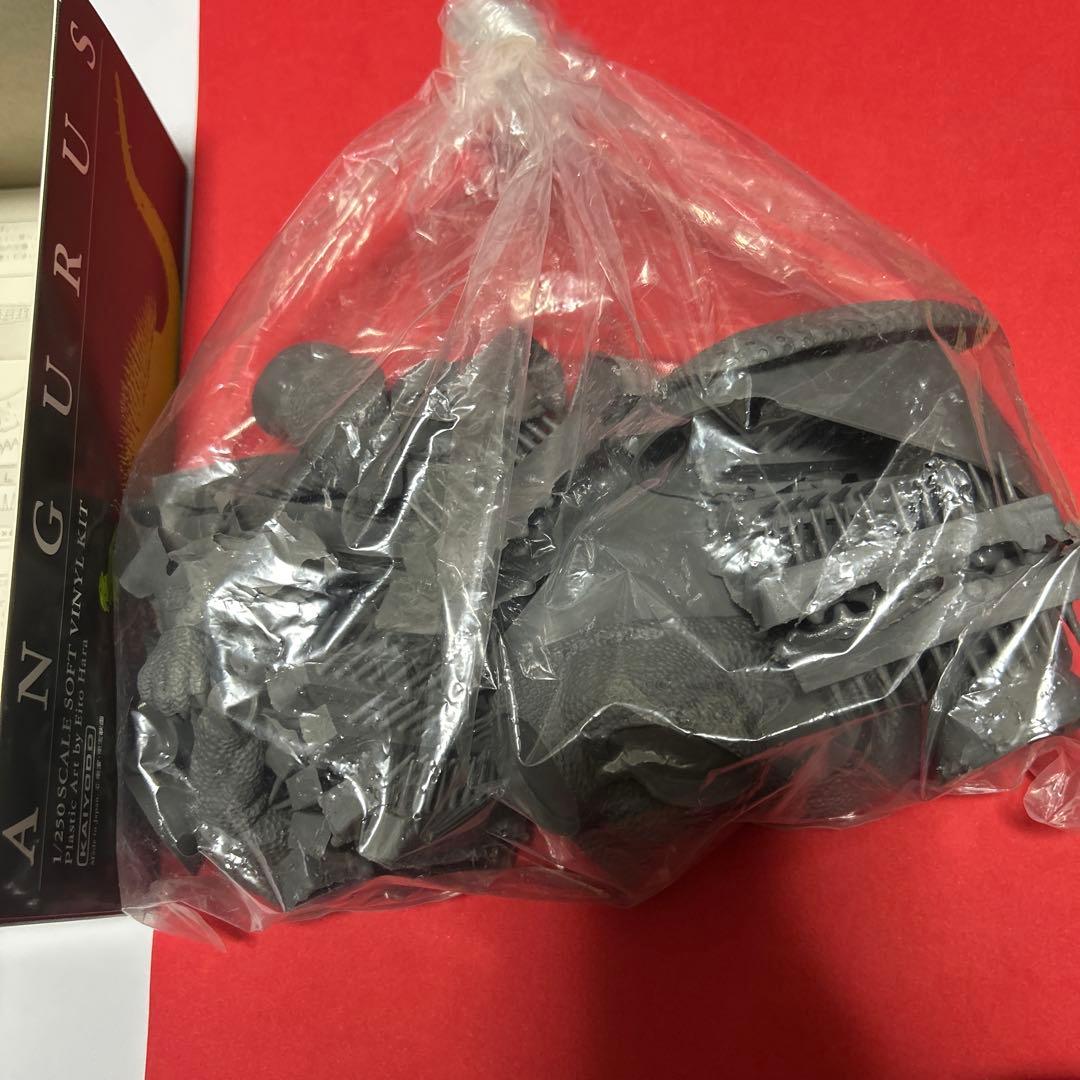 海洋堂の「アンギラス 1/250 ソフビキット復刻版