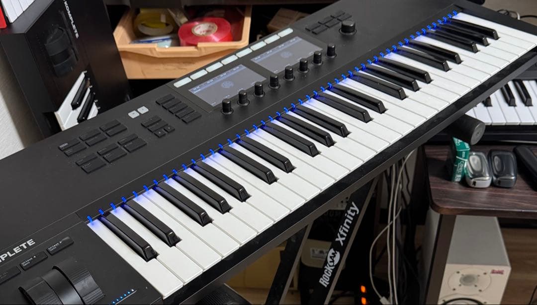 KOMPLETE KONTROL S49 MIDIキーボード