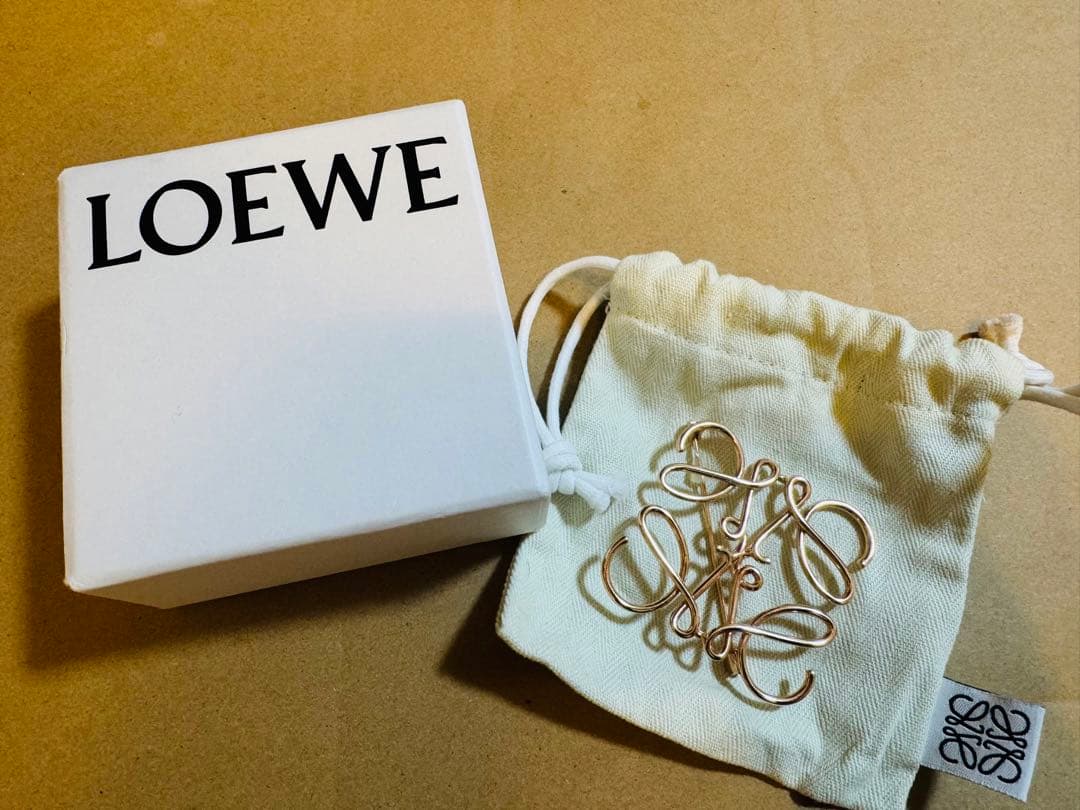 【美品】LOEWE ピンクゴールド ブローチ【お値下げ中】